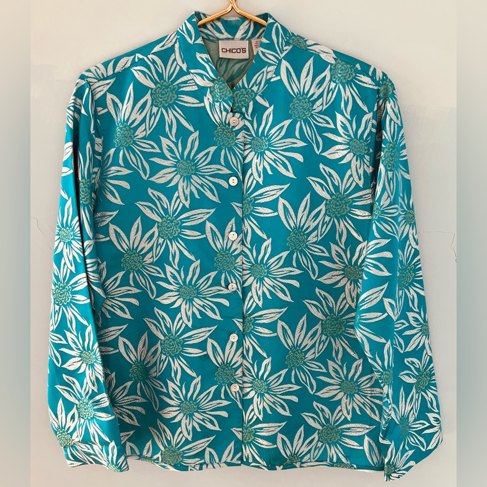 CHICOS Womens Size 1 Button Front Blouse Rayon Silk Embroidered Flowers EUC